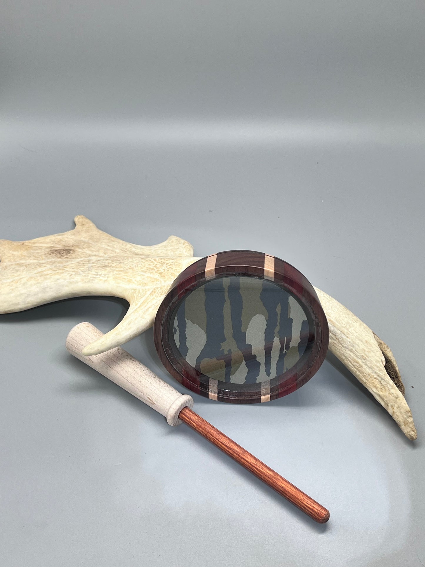 Laminate (Walnut/bloodwood/holly)Bottomland glass/glass